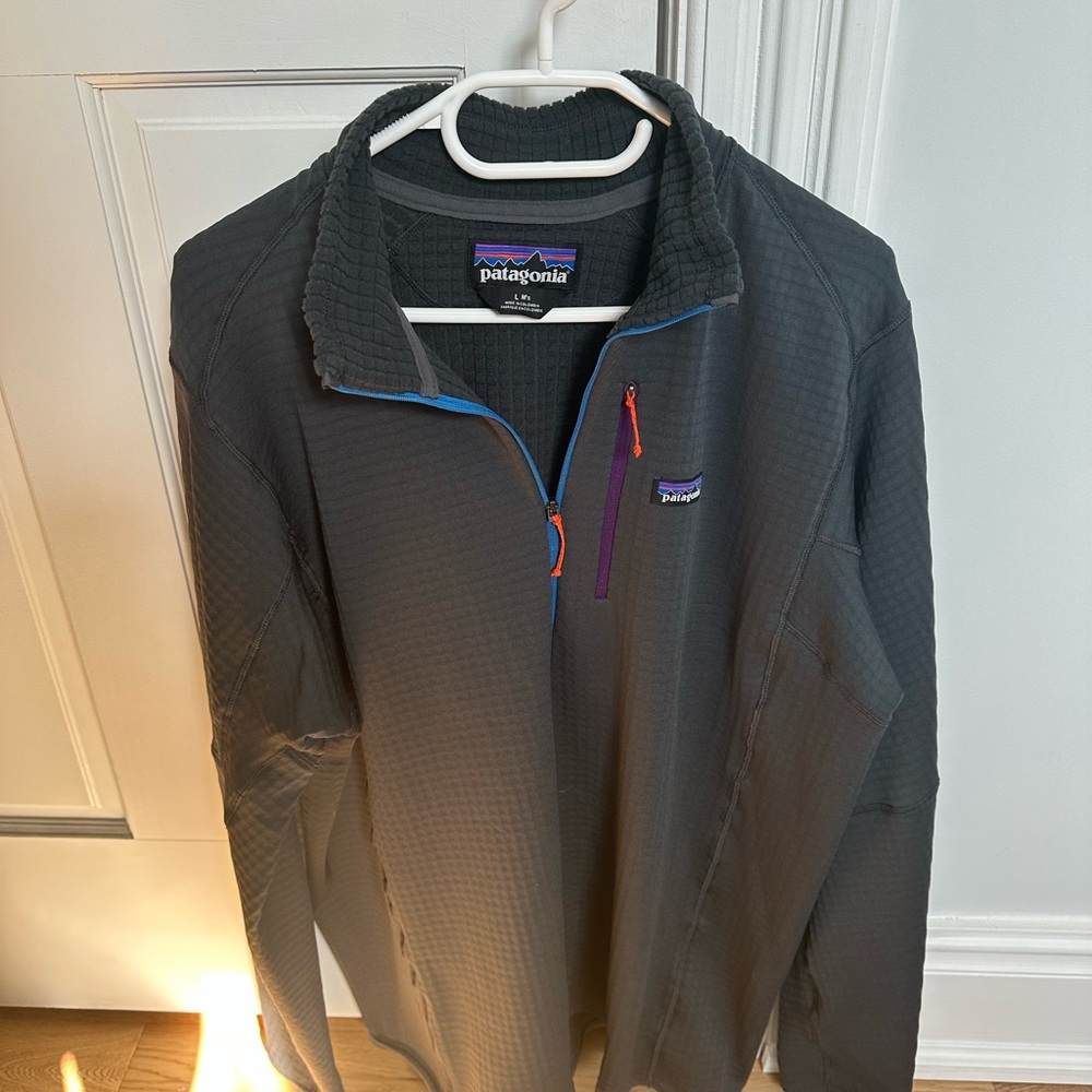 Patagonia Men's Gray quarter zip